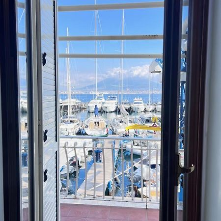 Residenza Borgo Marinaro Apartment เนเปิลส์ ภายนอก รูปภาพ