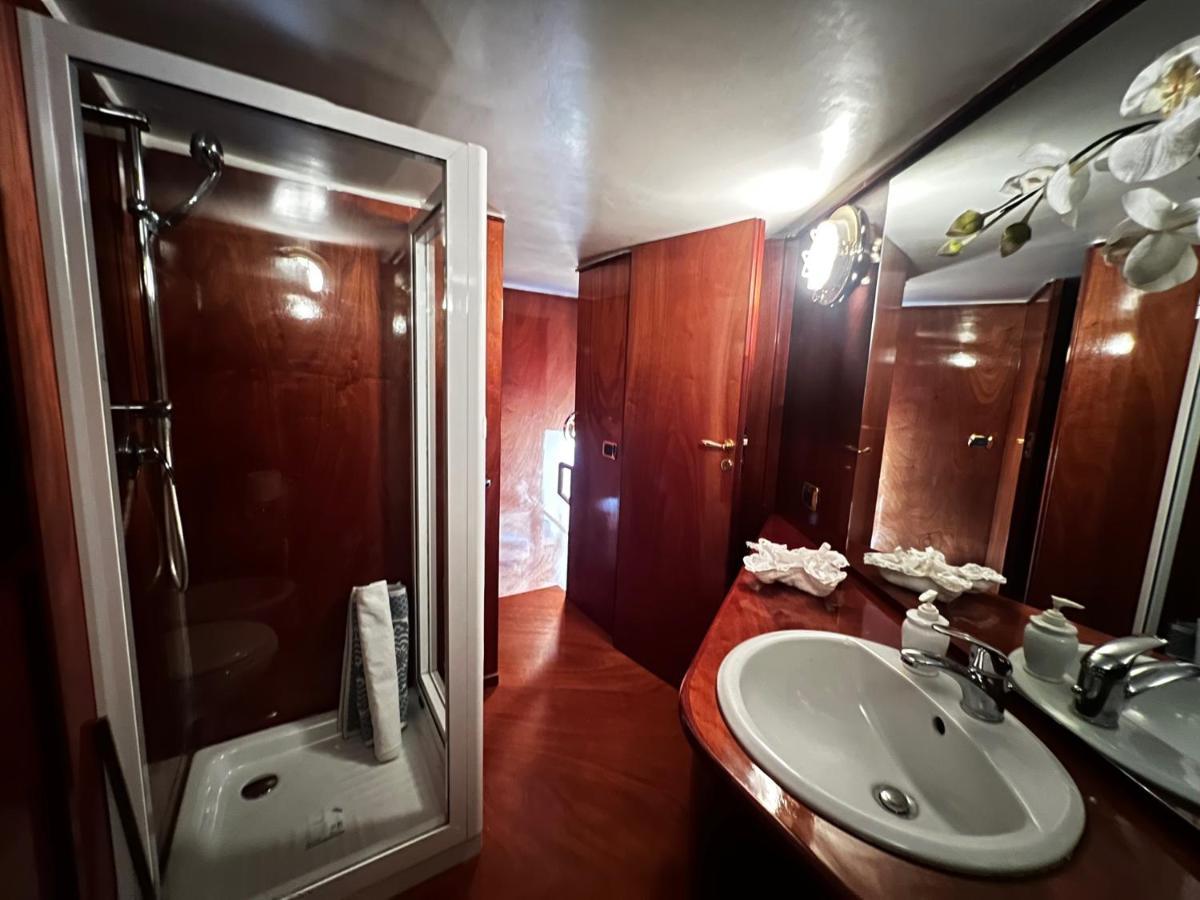 Residenza Borgo Marinaro Apartment เนเปิลส์ ภายนอก รูปภาพ